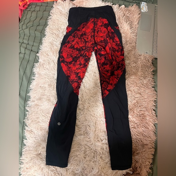 Lululemon high rise Swift speed leggings size 4 ~black and red~ - Picture 3 of 4